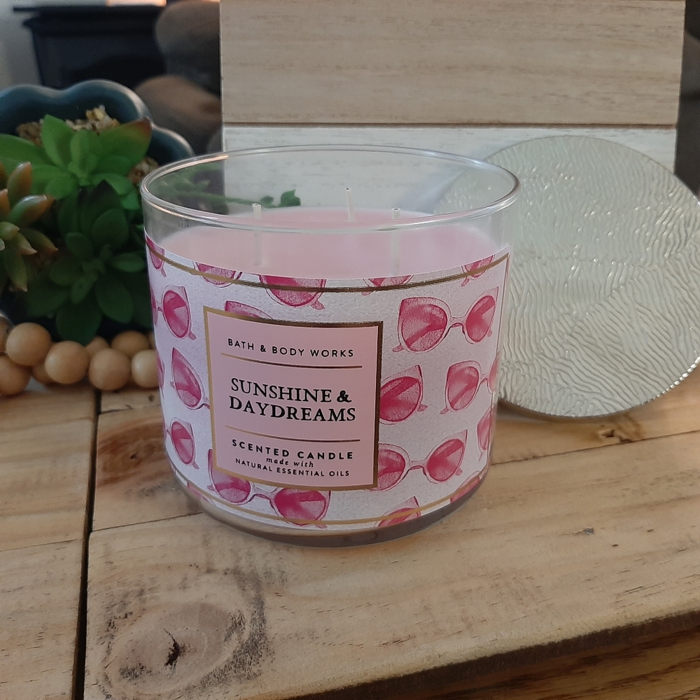 3 wick candle
